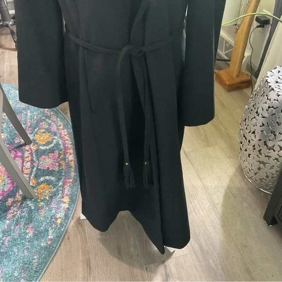 Via Spiga Elegant Black Coat with Faux Fur - Picture 3 of 7